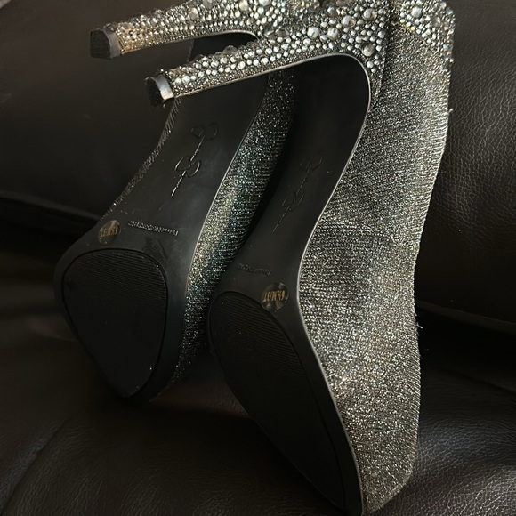 Jessica Simpson platform pump. Size 7. - Picture 7 of 9